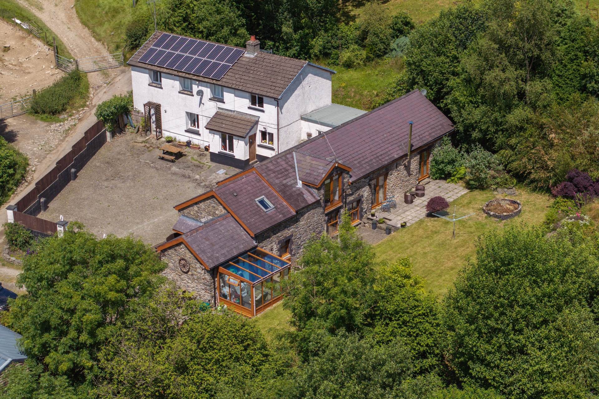 Cwmcarfan, Llanddewi Road image 1