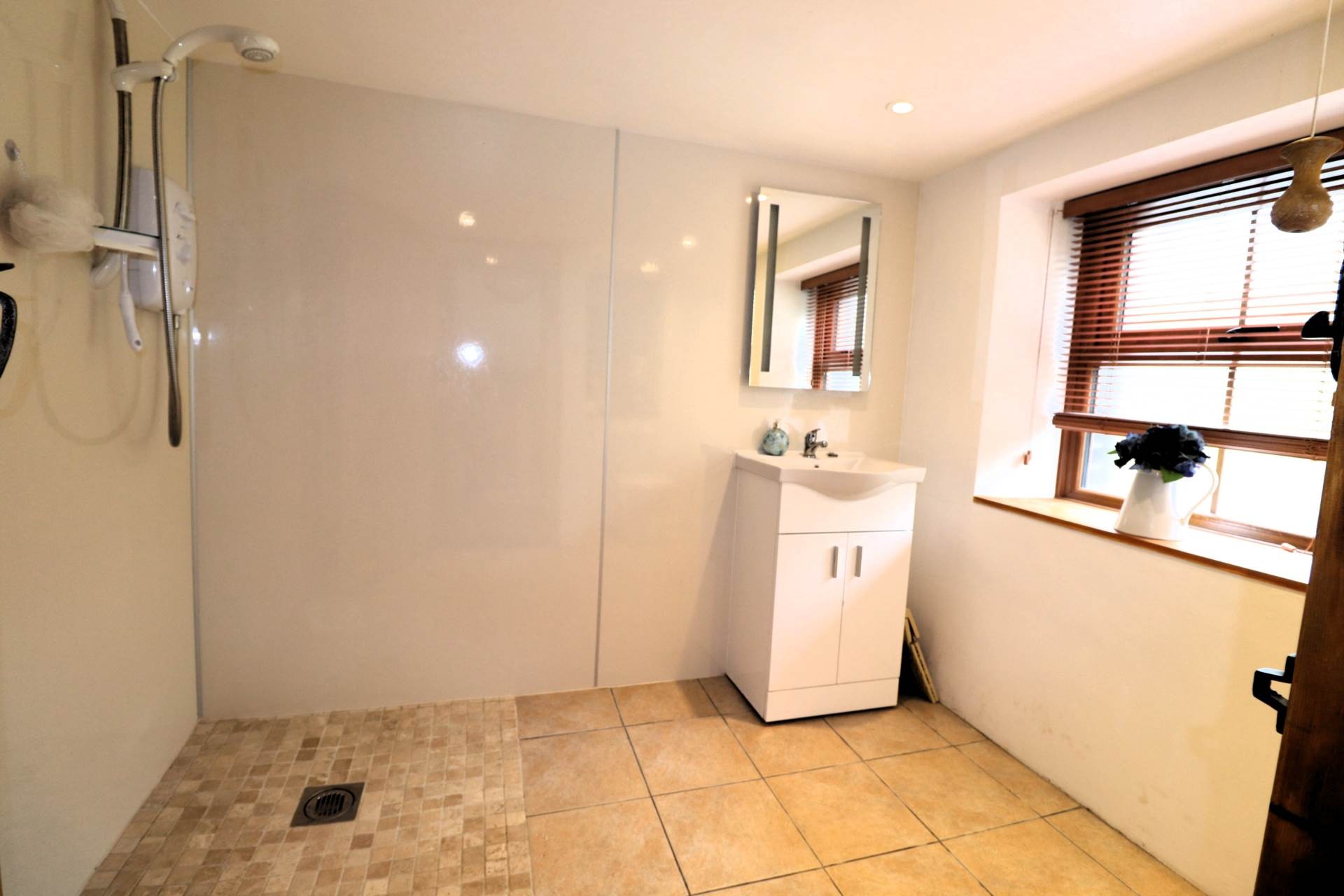 Cwmcarfan, Llanddewi Road image 16