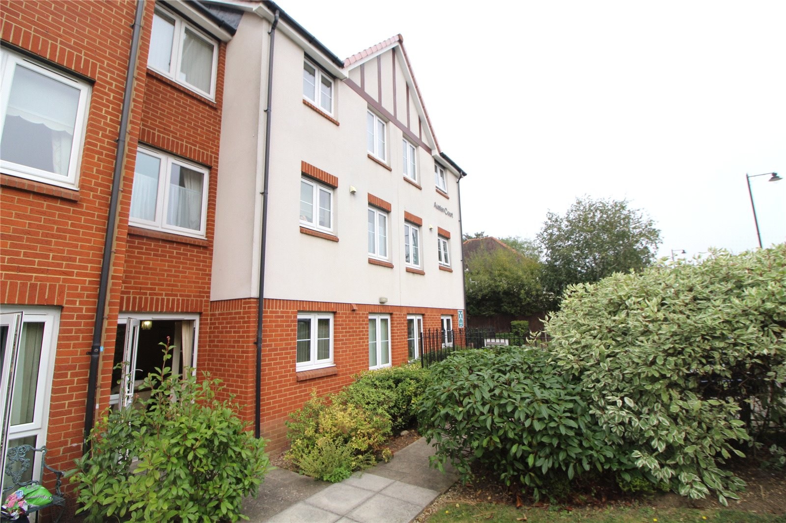 Winchmore Hill Road, London image 7