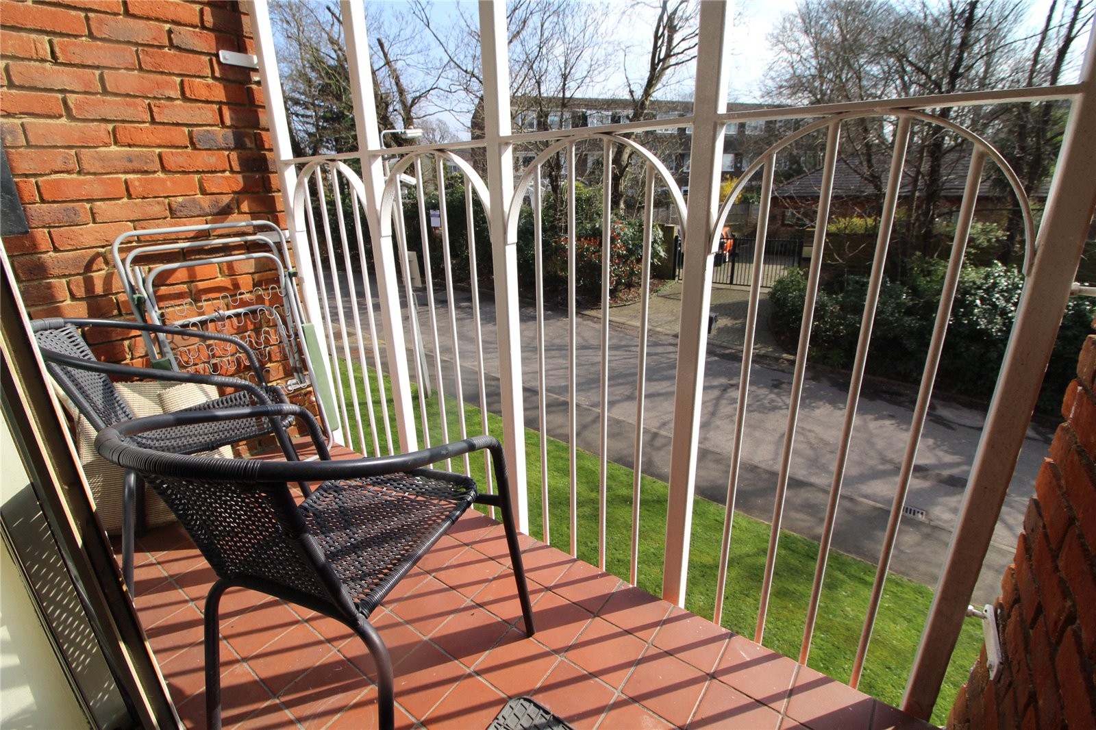 Cavell Drive, Enfield, Middlesex image 9