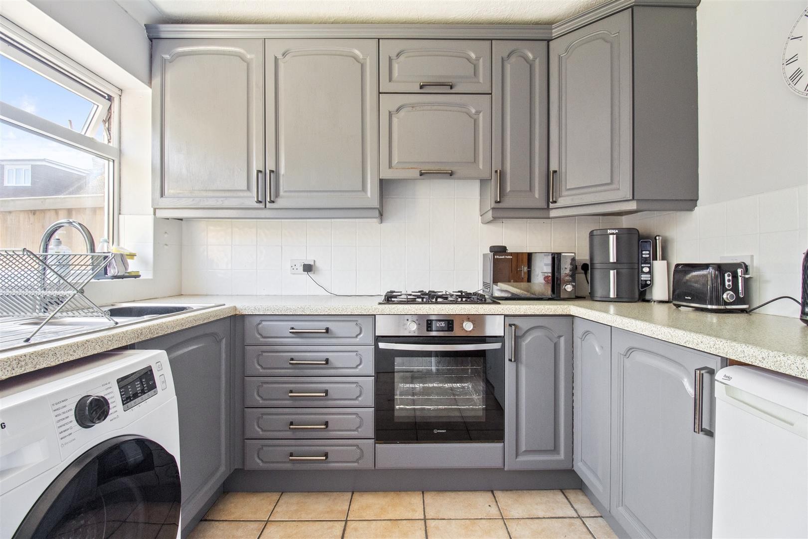 Grenville Avenue, Goring-By-Sea, Worthing image 6