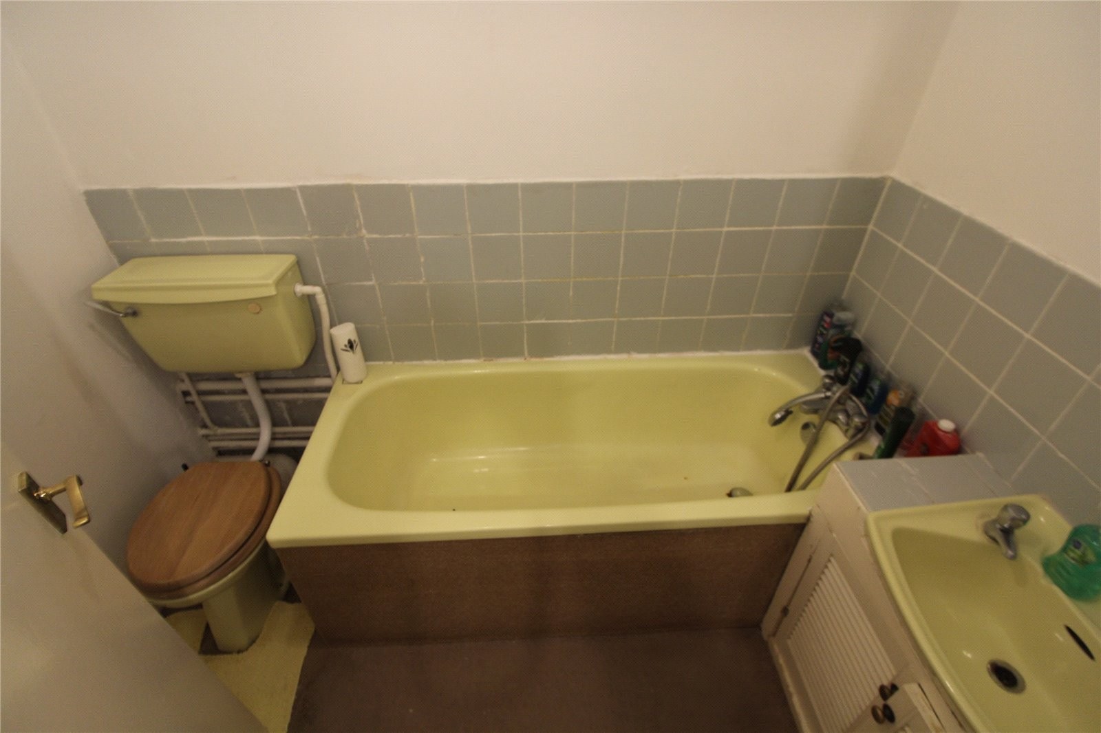 Avalon Close, Enfield, Middlesex image 7