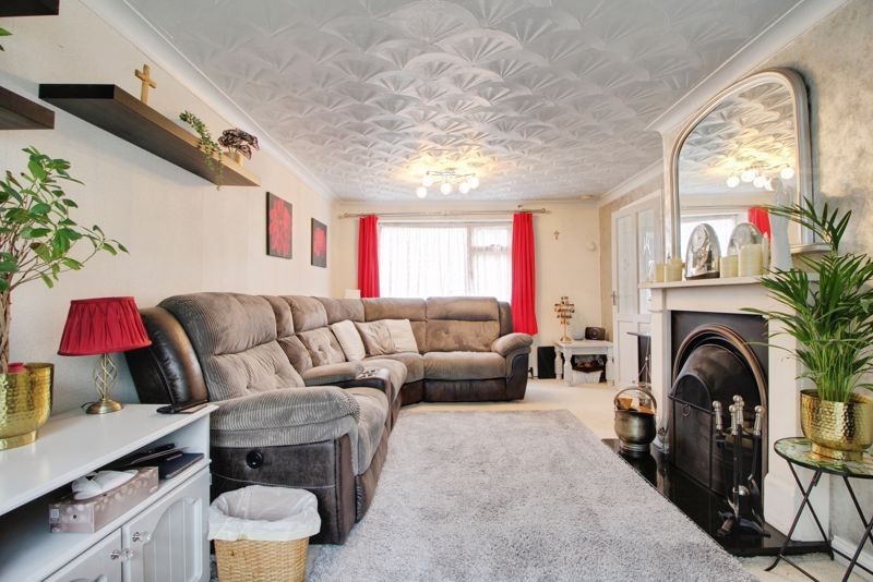 Dewpond Close, St. Neots image 2