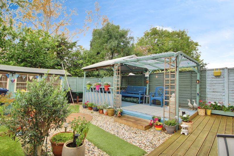 Dewpond Close, St. Neots image 14