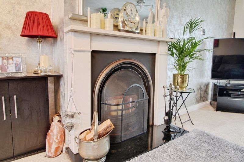 Dewpond Close, St. Neots image 3