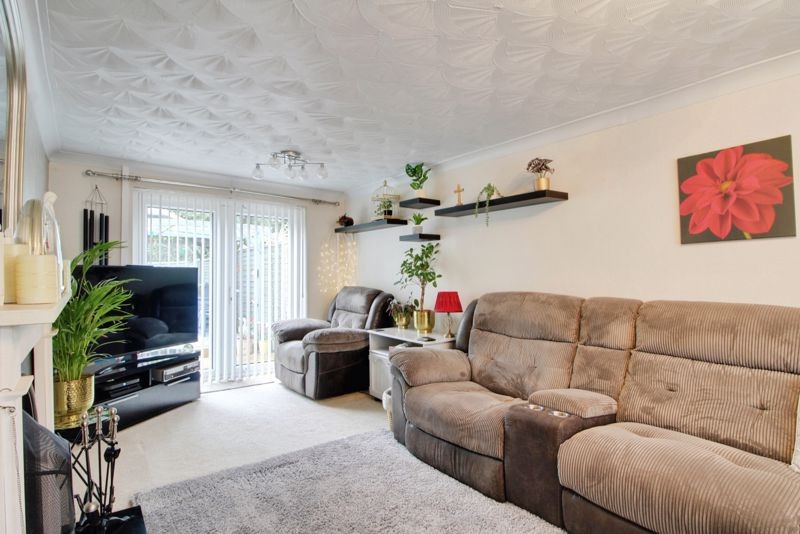 Dewpond Close, St. Neots image 5