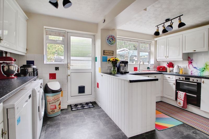 Dewpond Close, St. Neots image 7