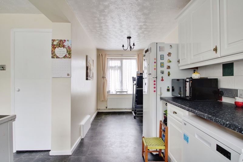 Dewpond Close, St. Neots image 8