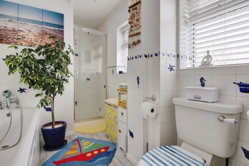 Dewpond Close, St. Neots image 9