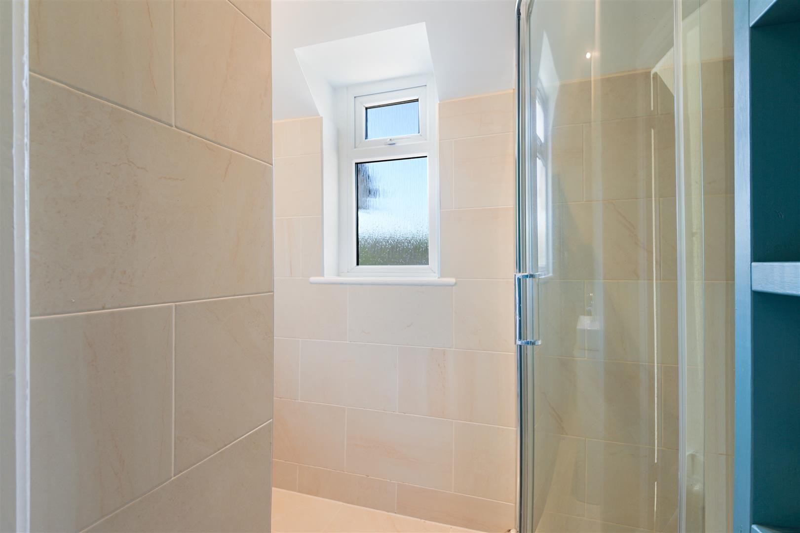 Roundwood Way, Banstead image 11