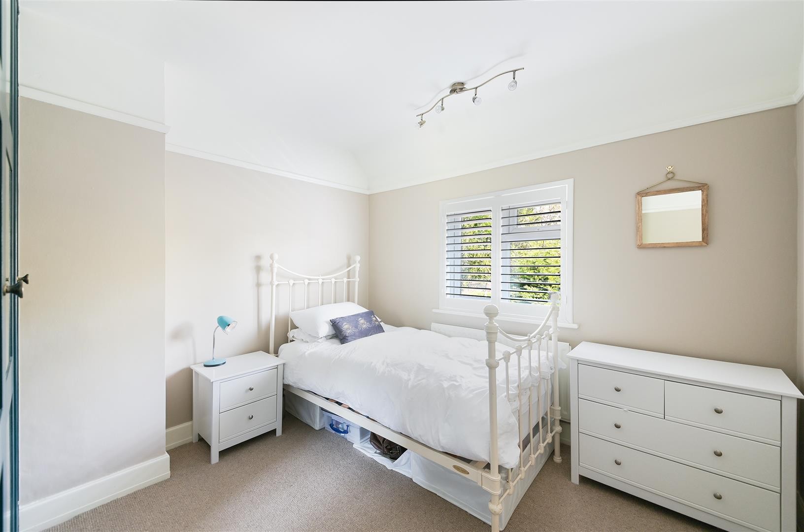 Roundwood Way, Banstead image 13