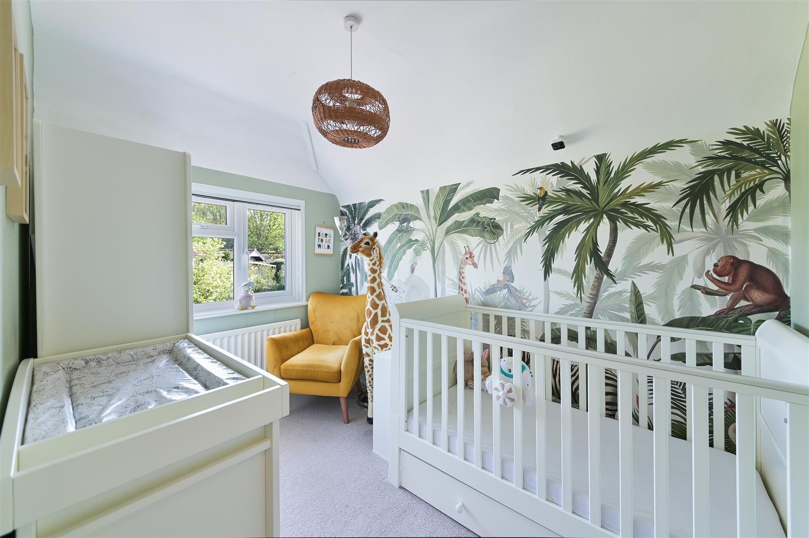 Roundwood Way, Banstead image 14