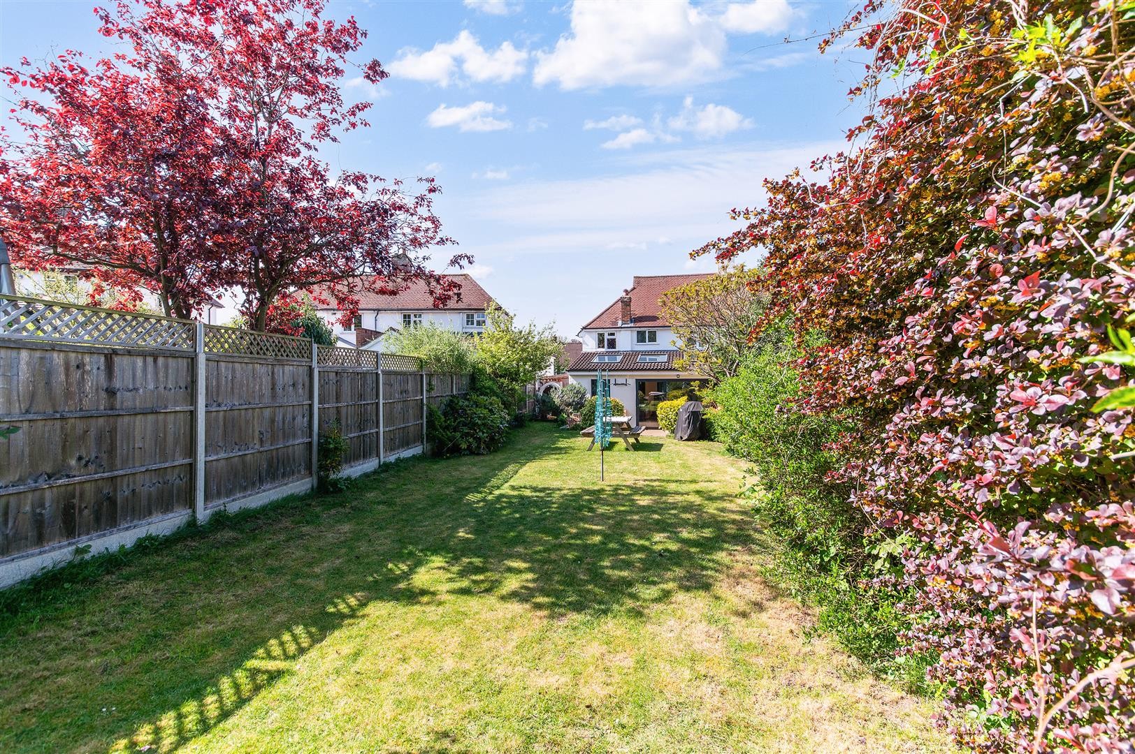 Roundwood Way, Banstead image 18