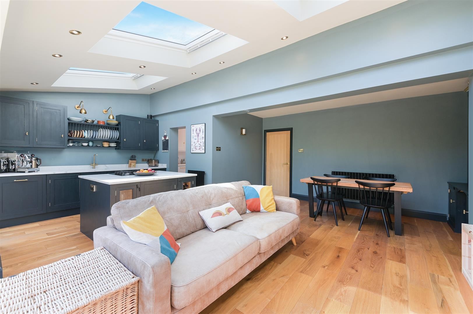 Roundwood Way, Banstead image 5