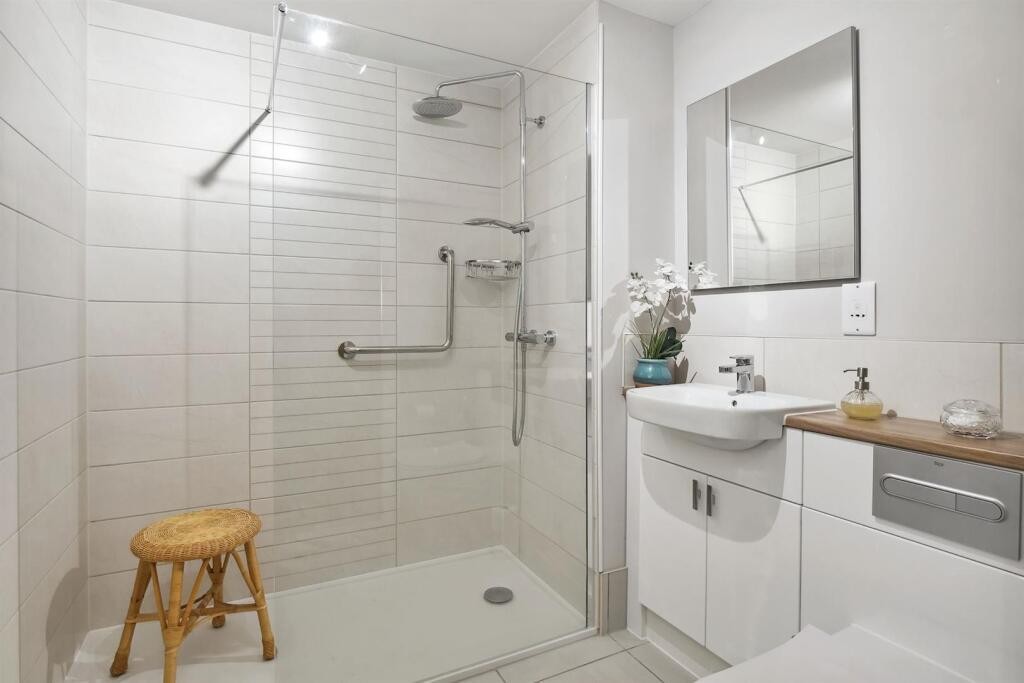 Outwood Lane, Chipstead, Coulsdon image 3