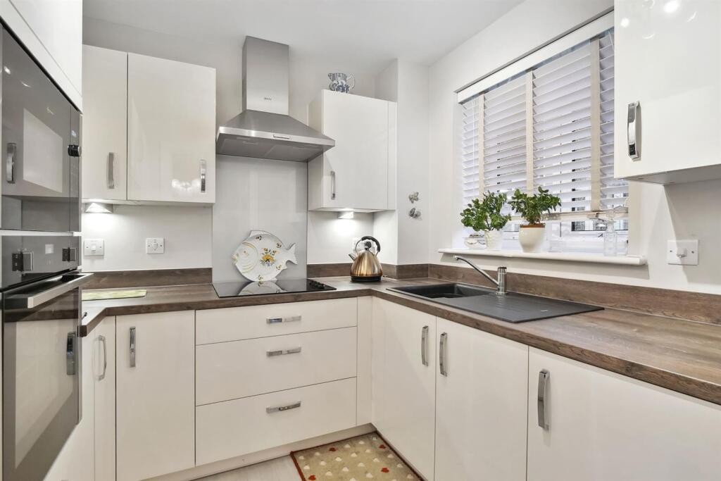 Outwood Lane, Chipstead, Coulsdon image 5