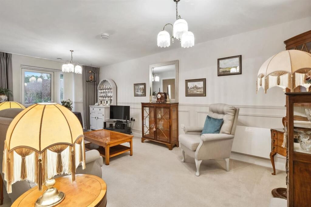 Outwood Lane, Chipstead, Coulsdon image 9