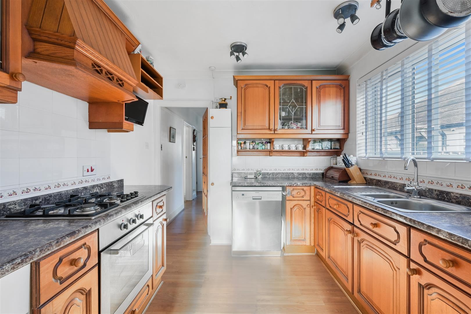 Fairlawn Grove, Banstead image 2