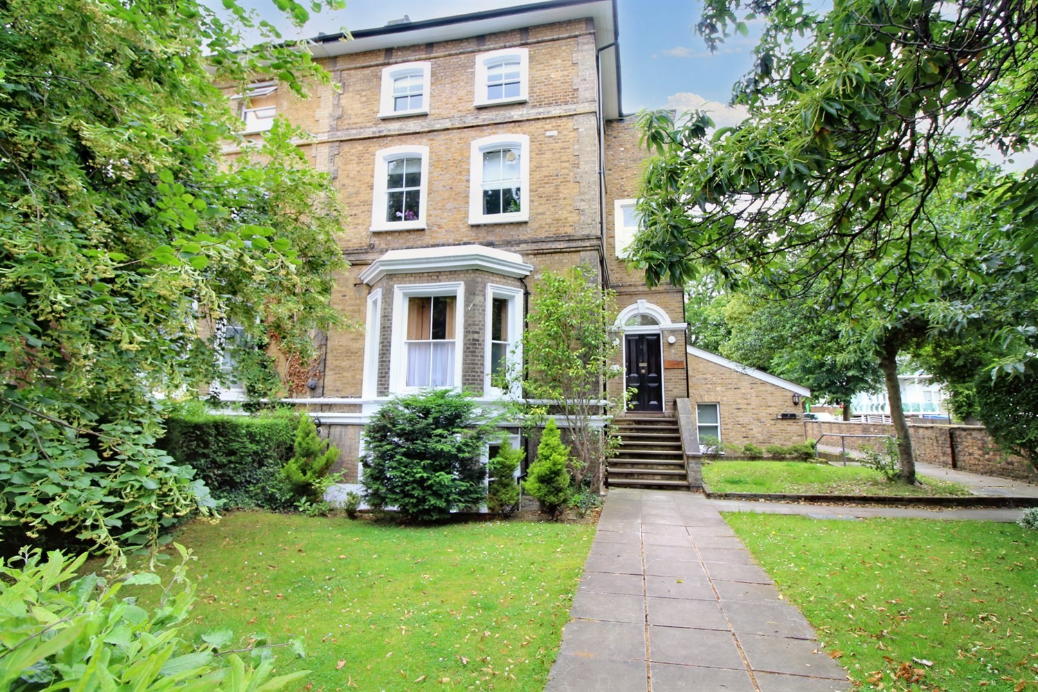 Jonathan Court image 1