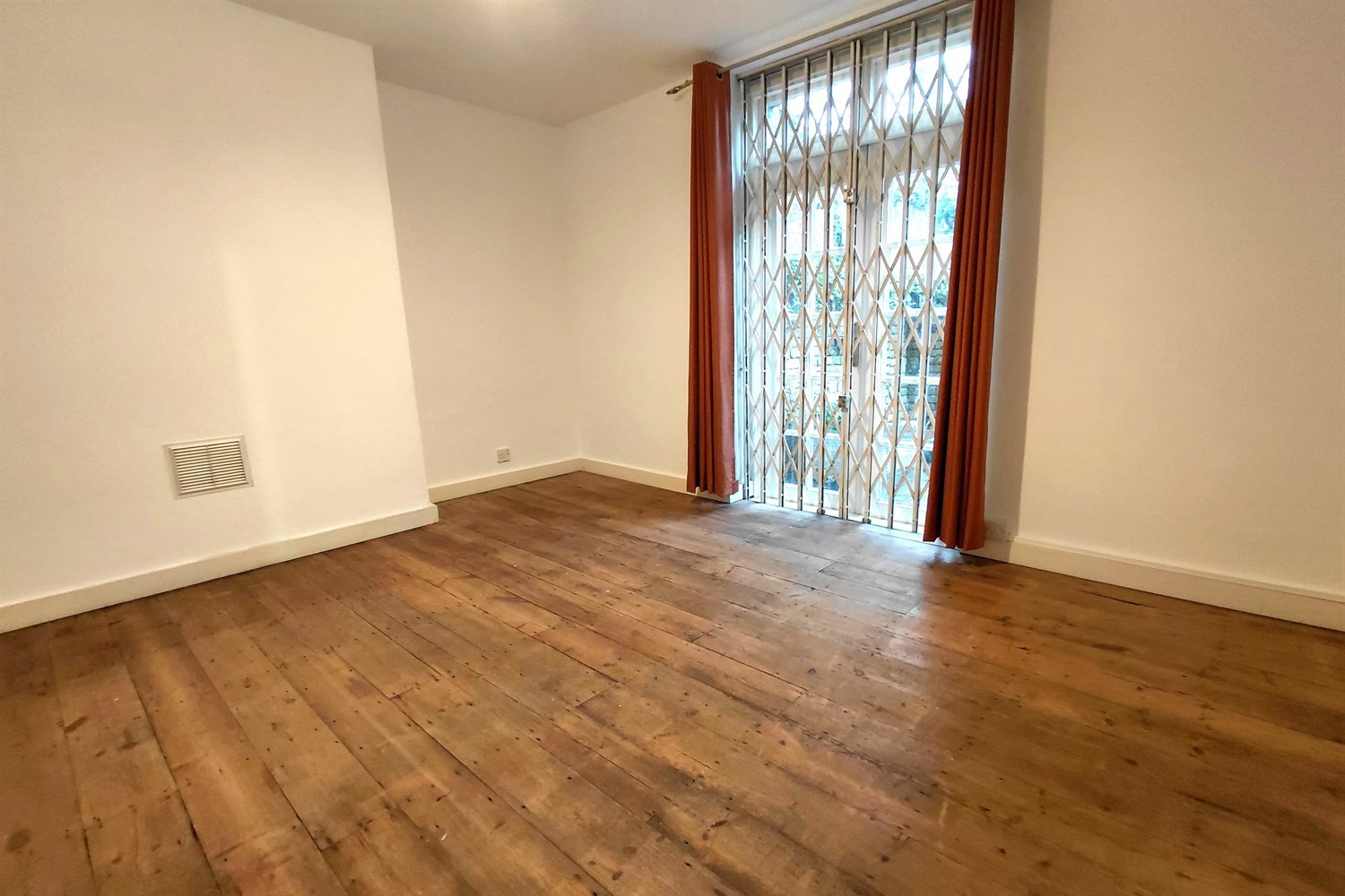 Jonathan Court image 4