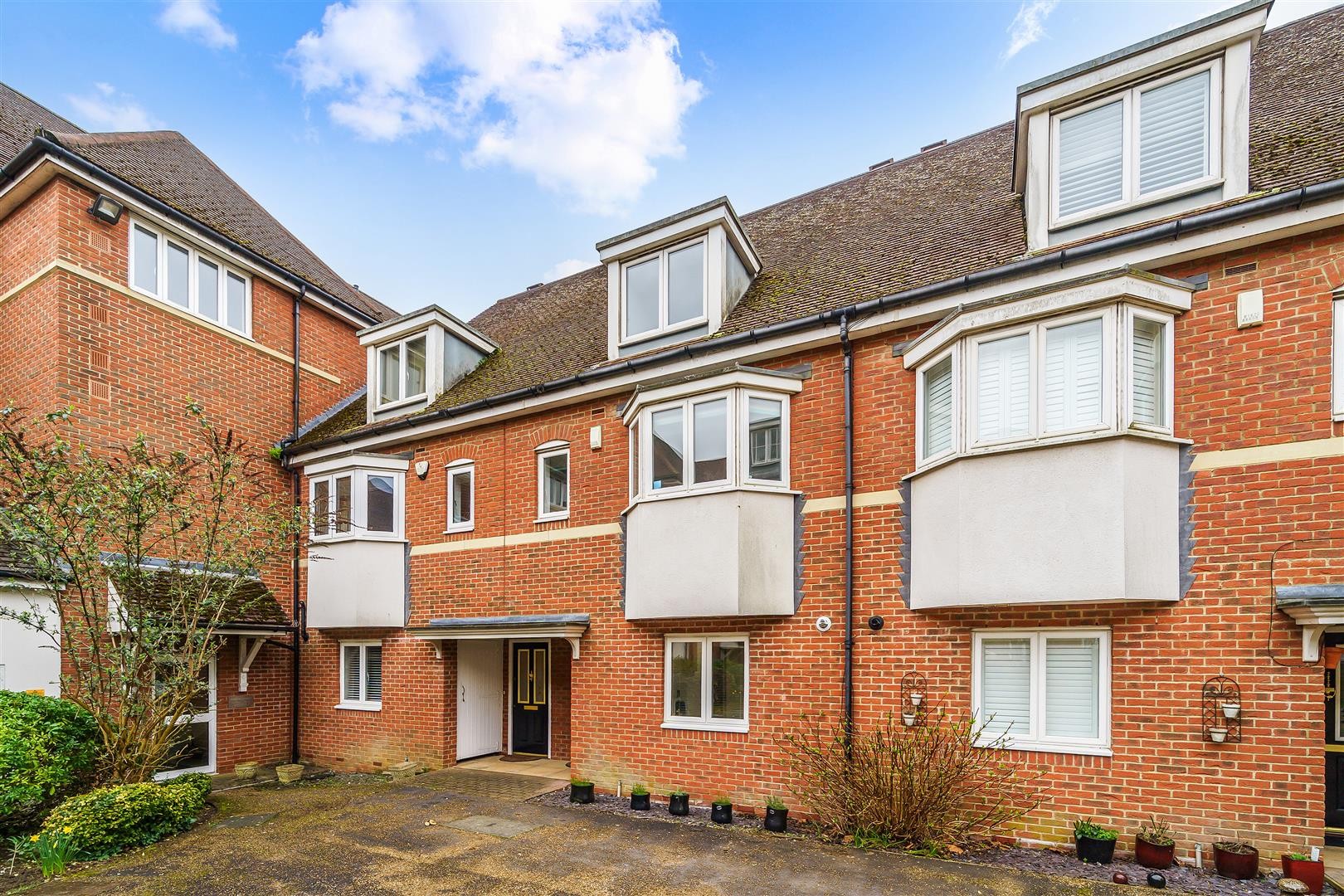 Wingfield Court, Banstead image 1