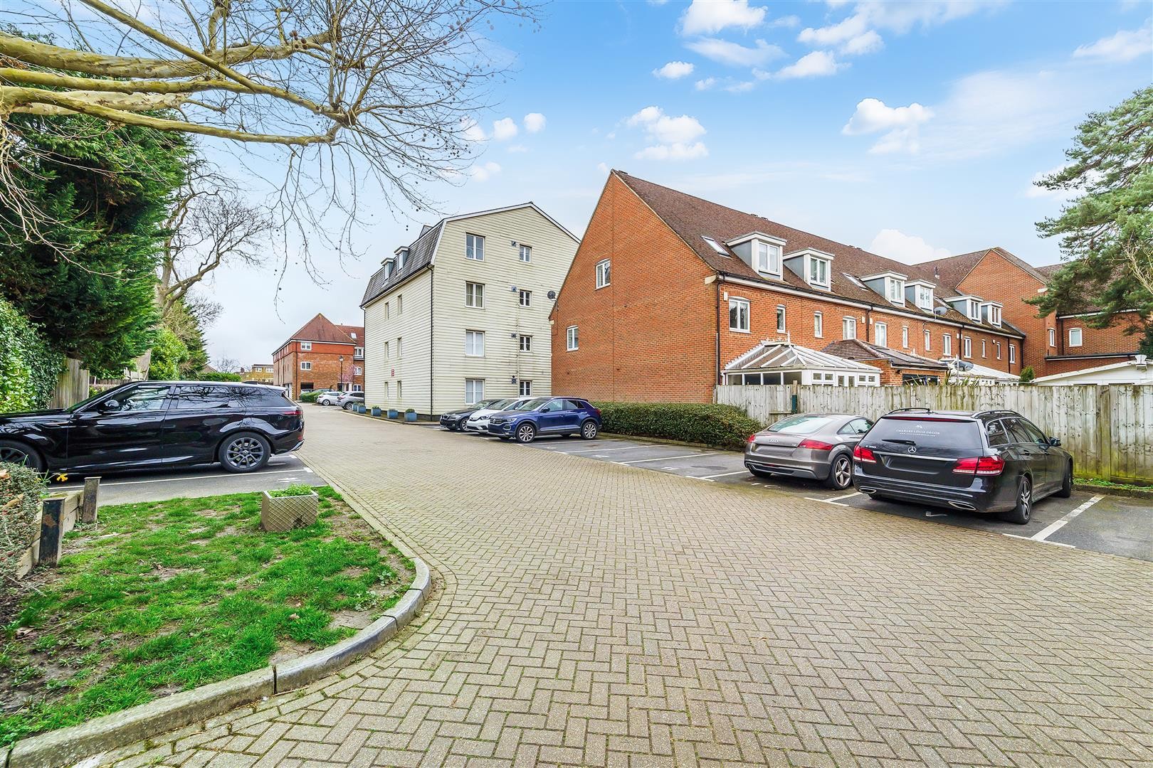Wingfield Court, Banstead image 20