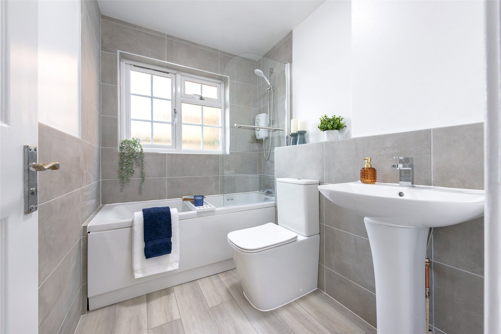Shaw Drive, WALTON-ON-THAMES, Surrey image 15