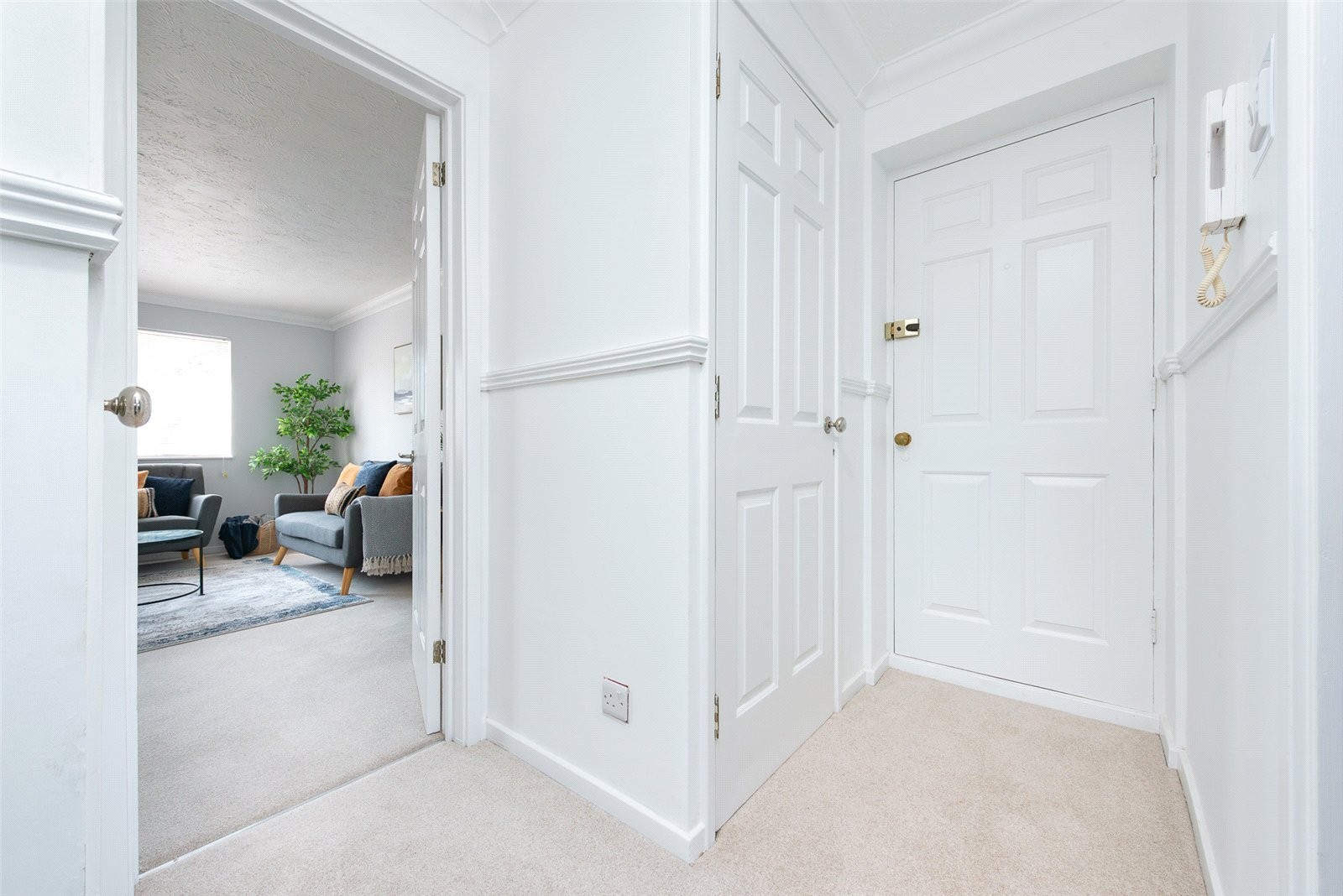 Shaw Drive, WALTON-ON-THAMES, Surrey image 4
