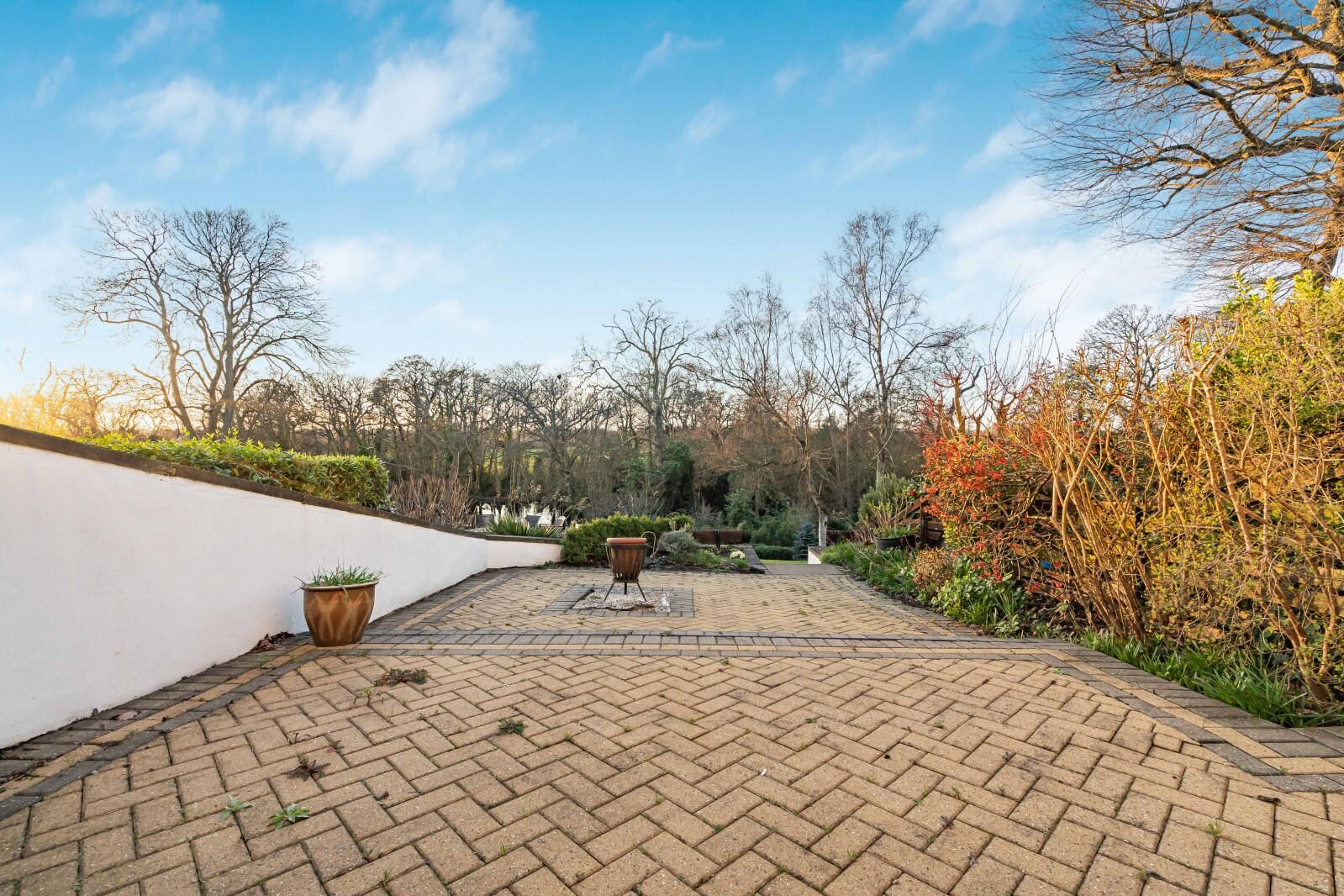 Lakeside, Weybridge, Surrey image 30