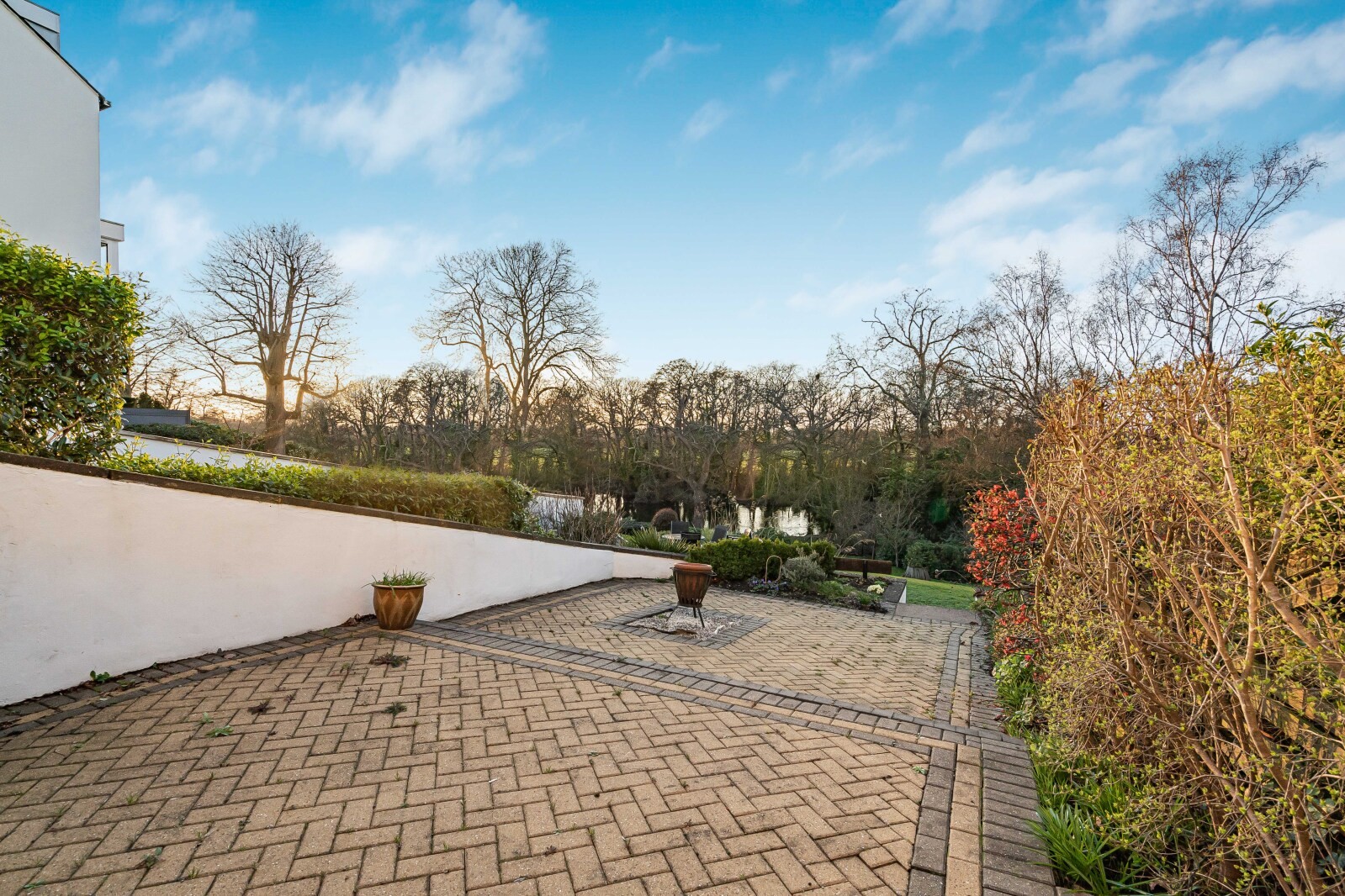 Lakeside, Weybridge, Surrey image 37