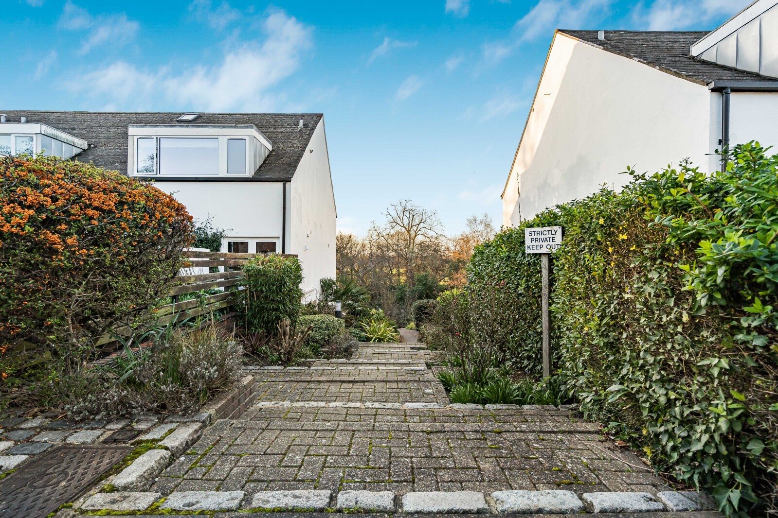 Lakeside, Weybridge, Surrey image 40