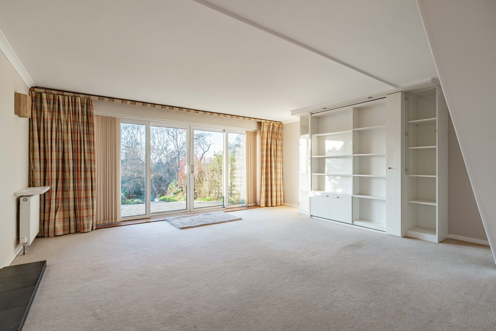 Lakeside, Weybridge, Surrey image 9