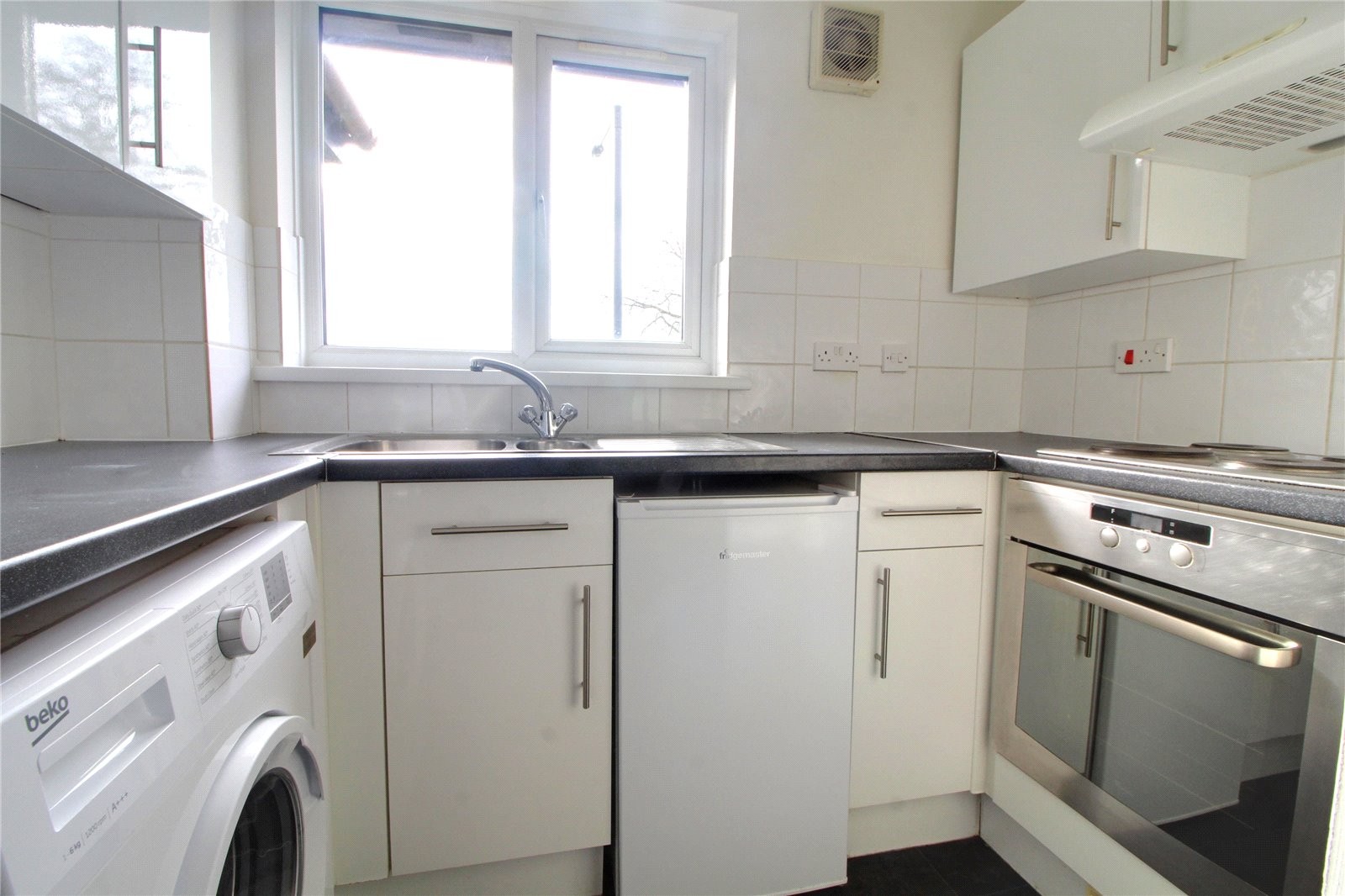 Woodfield Close, Enfield, Middlesex image 5