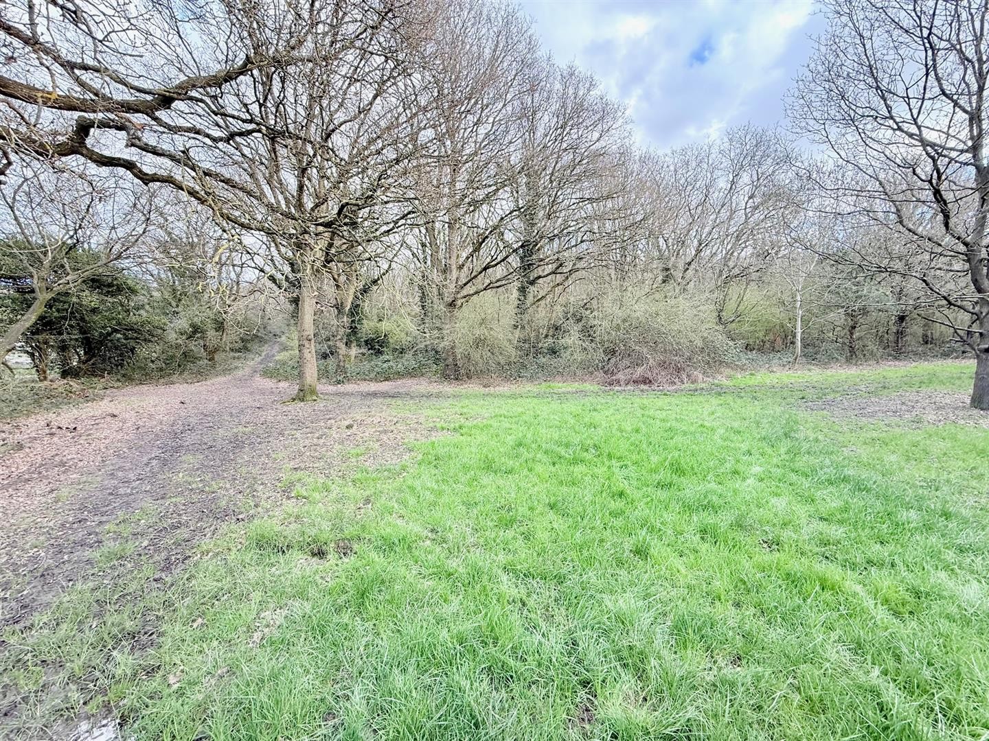 Hawkwood Crescent, London image 1