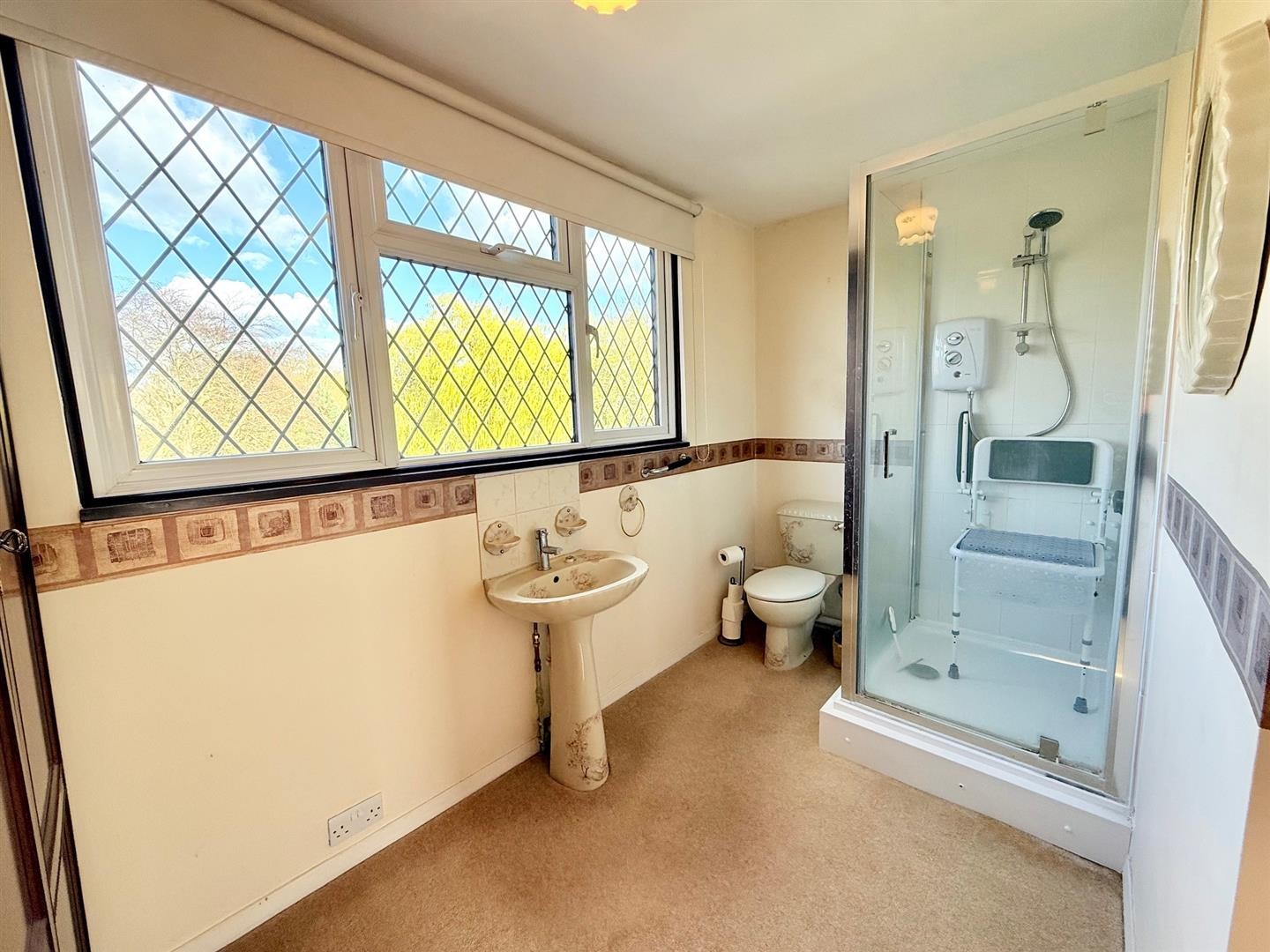 Hawkwood Crescent, London image 19