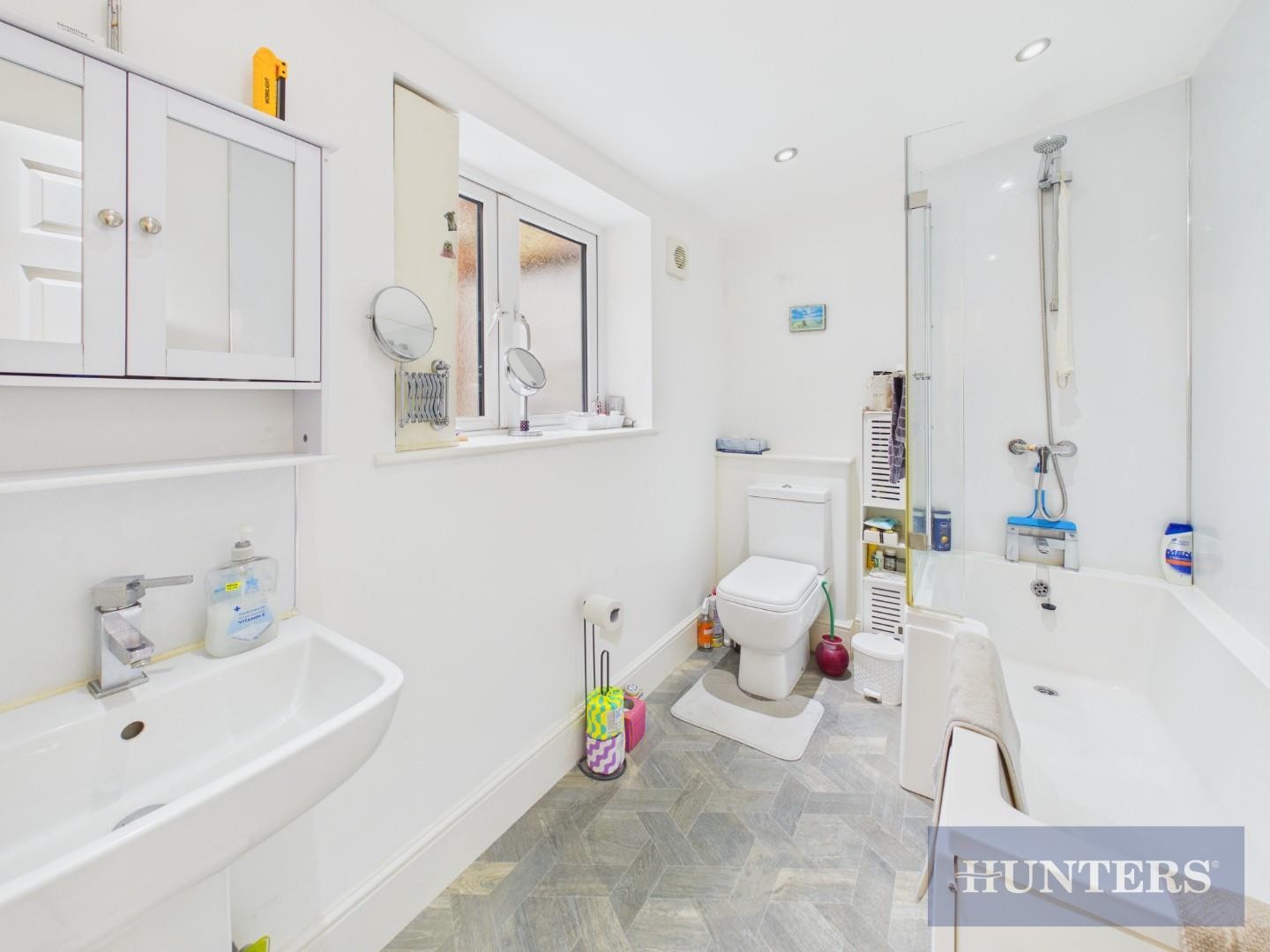 West Sandgate Terrace, Scarborough image 12