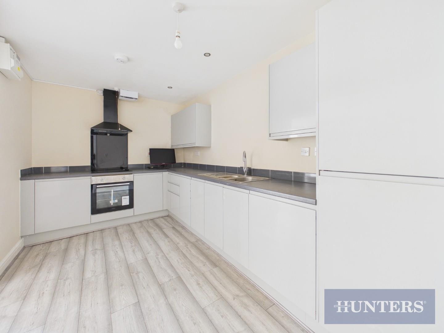 Prince Of Wales Terrace, Scarborough image 7