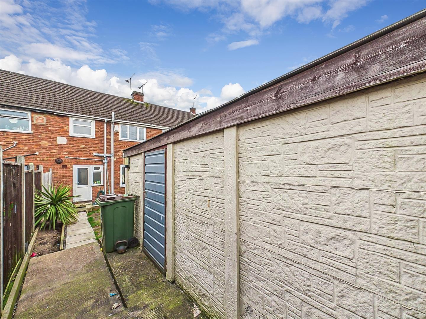 Angela Avenue, Potters Green, Coventry image 15