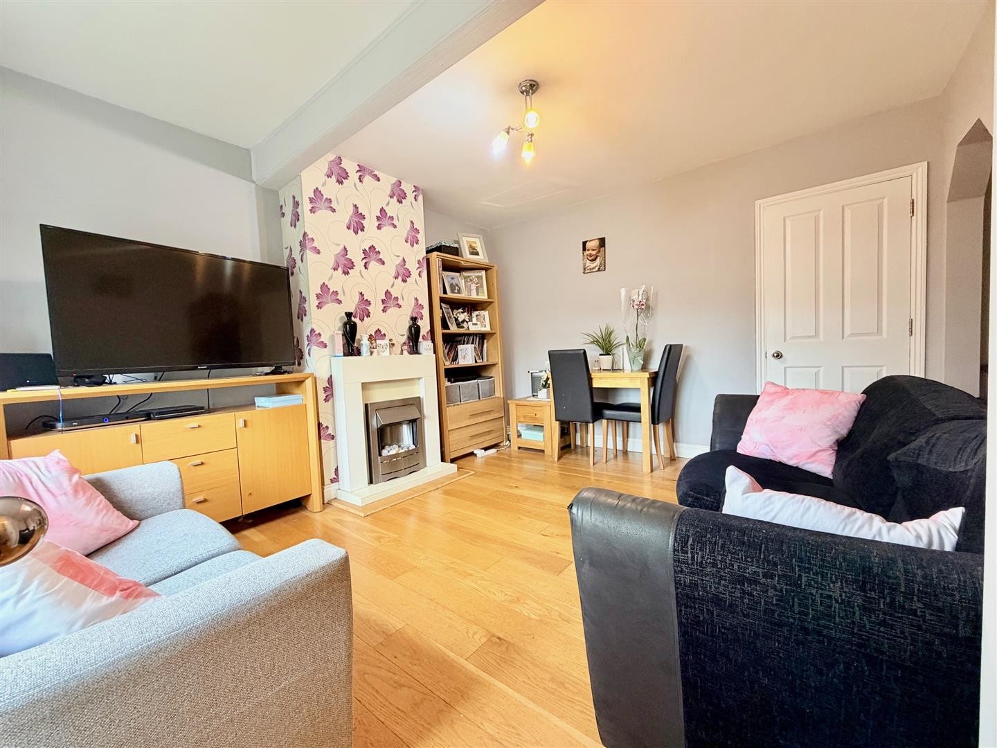 Manor Farm Drive, London image 2