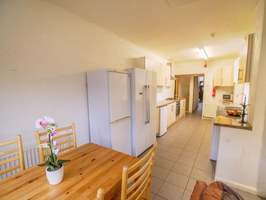 81b Holberry Gardens, Broomhall image 1