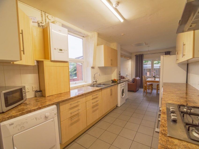 81b Holberry Gardens, Broomhall image 2