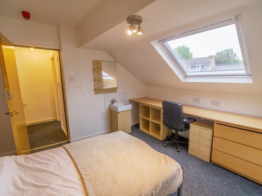 81b Holberry Gardens, Broomhall image 14