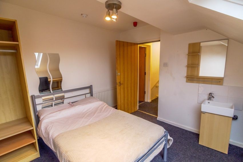 81b Holberry Gardens, Broomhall image 15