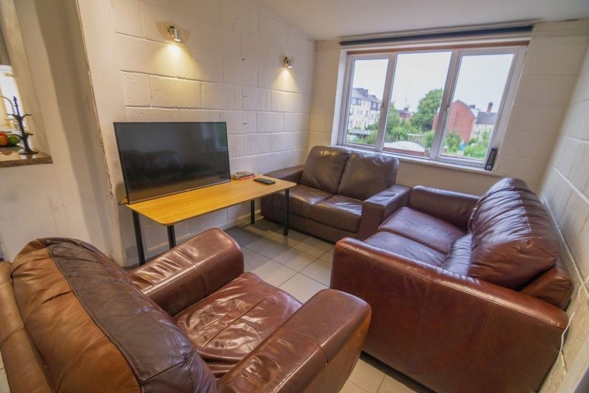 81b Holberry Gardens, Broomhall image 3