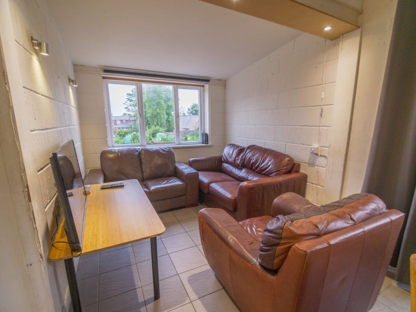 81b Holberry Gardens, Broomhall image 4