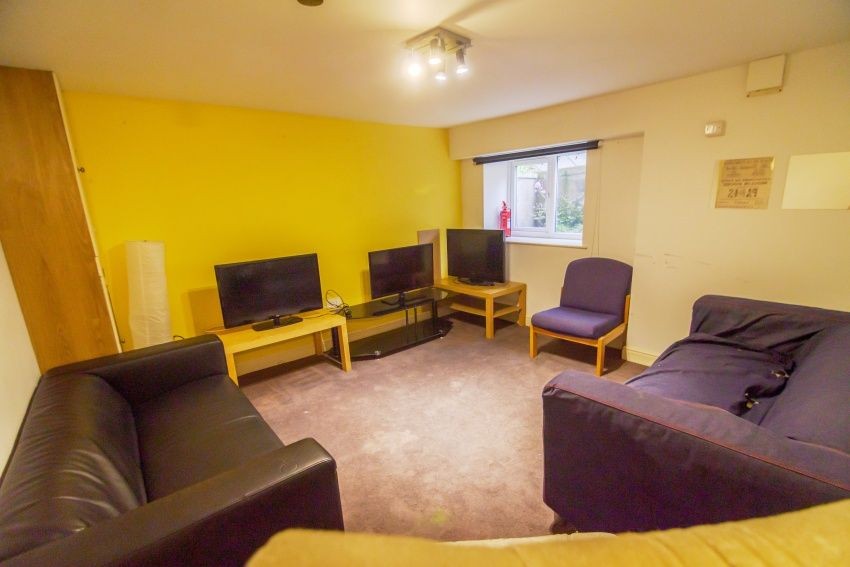 81b Holberry Gardens, Broomhall image 5