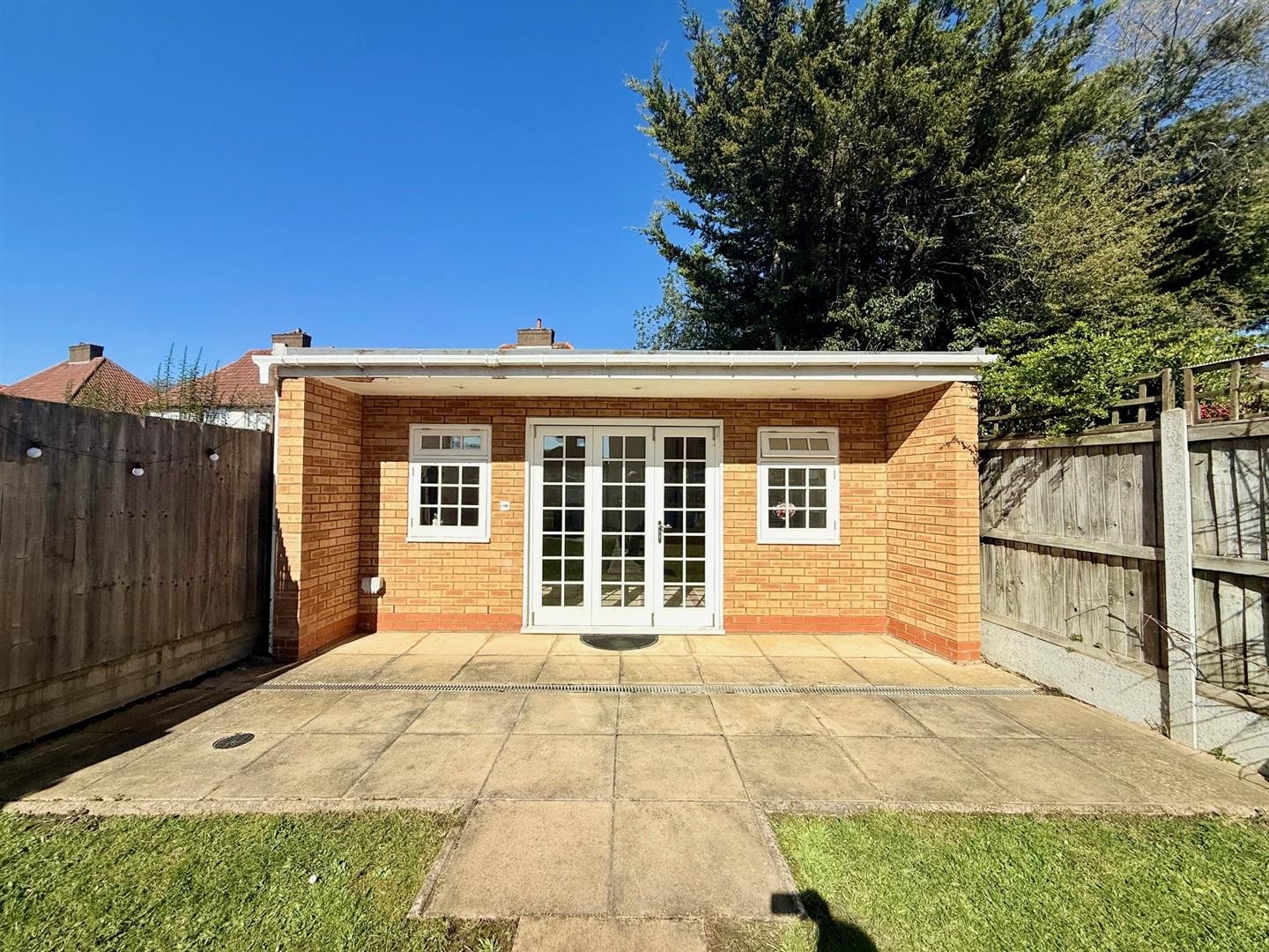 Ropers Avenue, London image 12