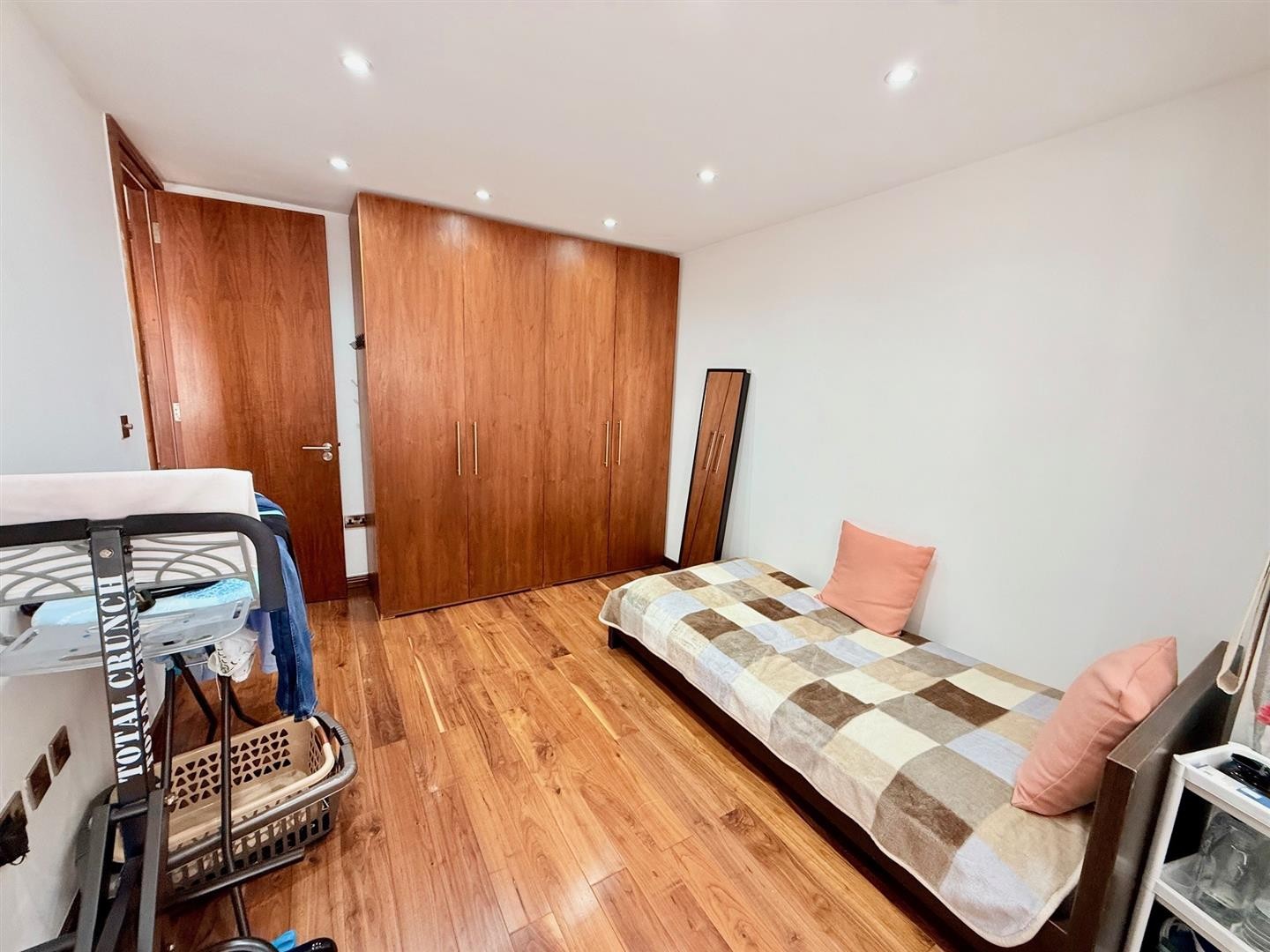 Ropers Avenue, London image 8
