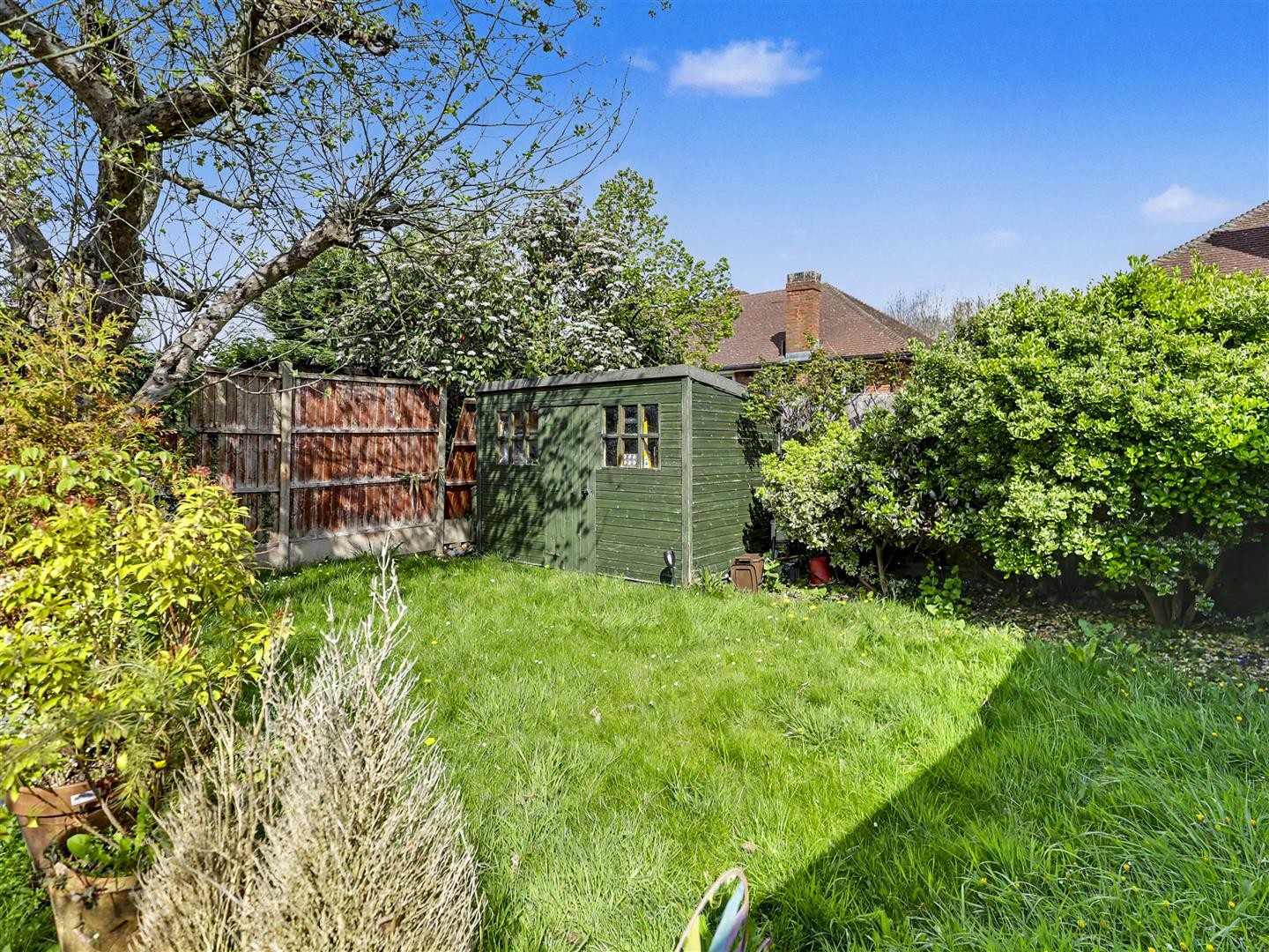 Hawkwood Crescent, Chingford image 17