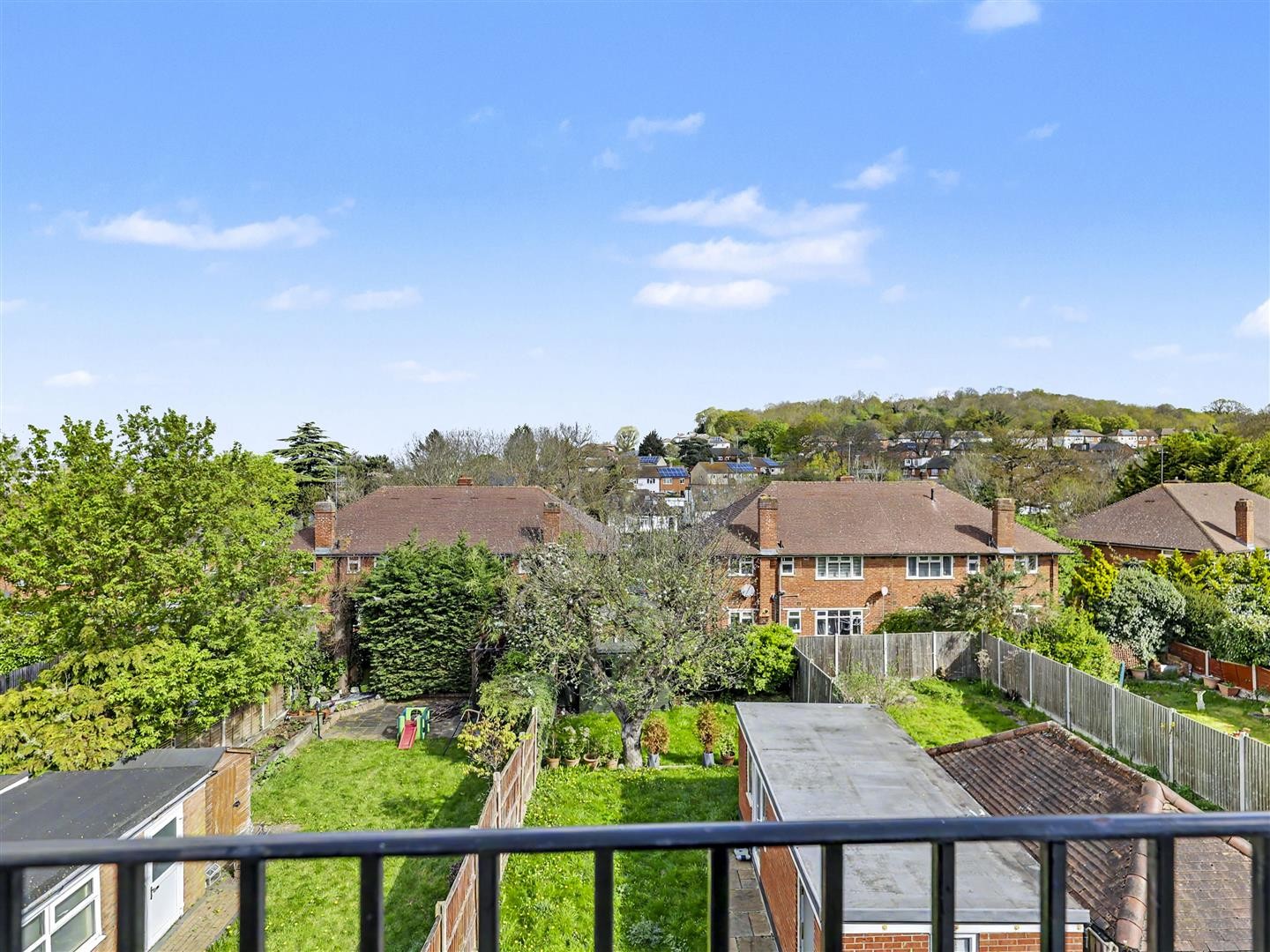 Hawkwood Crescent, Chingford image 22